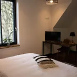 Eighty One Horse Boulevard B&B 발켄스바드