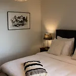 Eighty One Horse Boulevard B&B 발켄스바드