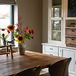 B&B Eighty One Horse Boulevard *