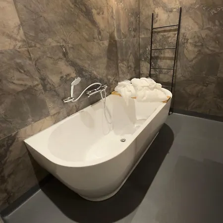 Eighty One Horse Boulevard Valkenswaard