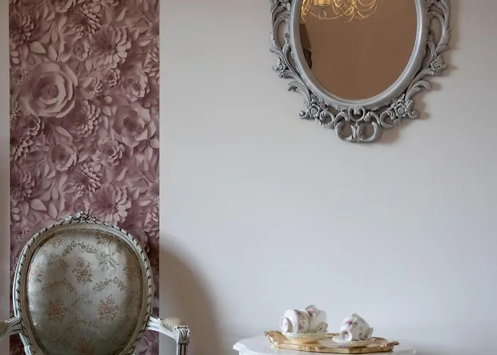 Eighty One Horse Boulevard Bed & Breakfast *