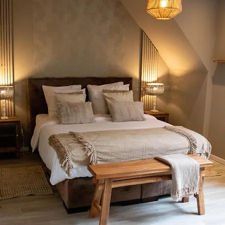 Eighty One Horse Boulevard Bed & Breakfast