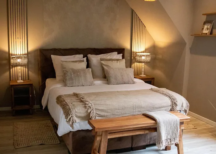 Eighty One Horse Boulevard Bed & Breakfast